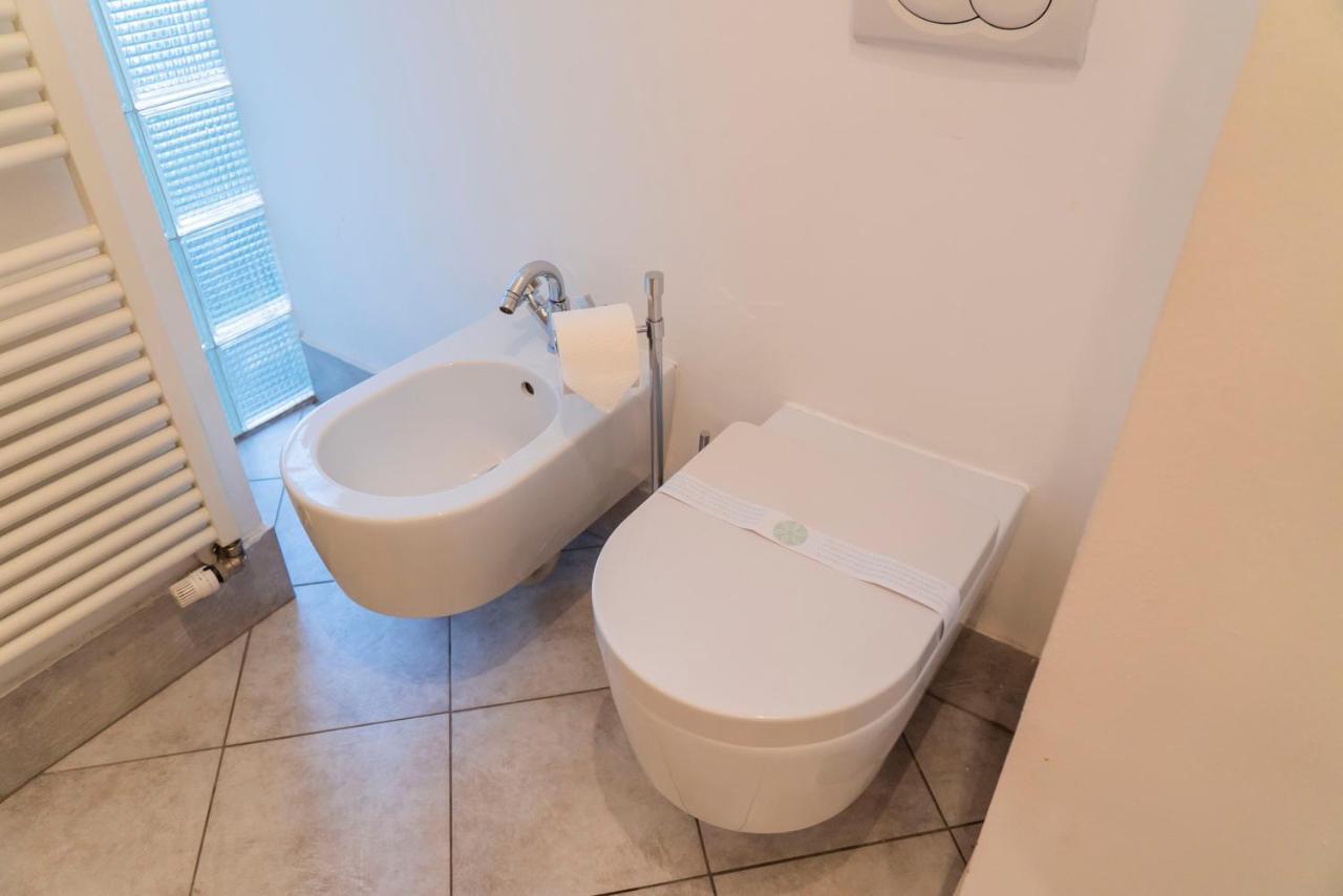 Trilocale Como Centro, Esclusivo 100 Mq Con 3 Balconi Ngoại thất bức ảnh
